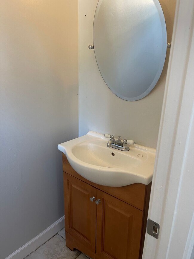 Building Photo - KEMPSVILLE LAKEFRONT TOWNHOUSE FOR RENT!