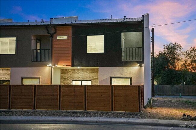 Building Photo - 818 S Bicentennial Blvd
