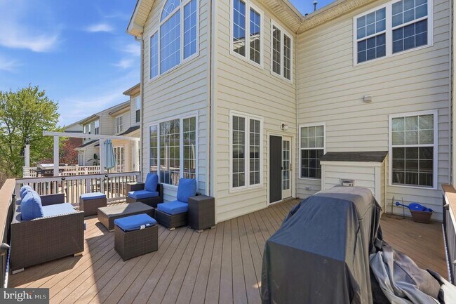 Building Photo - 20060 Northville Hills Terrace