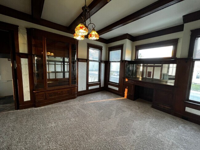 Building Photo - 2602 6th Ave