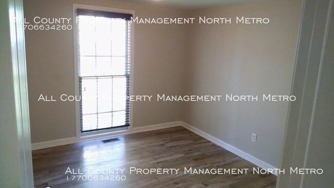 Building Photo - 4646 Pinecrest Dr