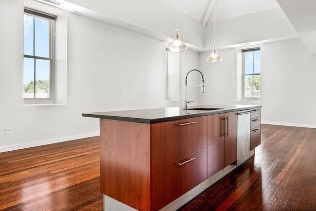 Building Photo - 51 Bow St