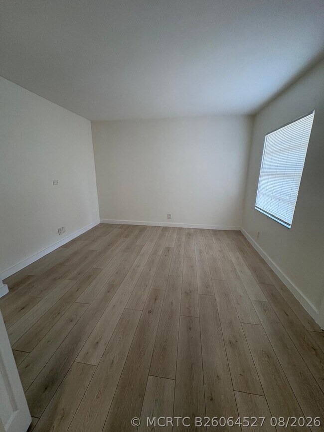 Building Photo - 600 NE 46th Ct