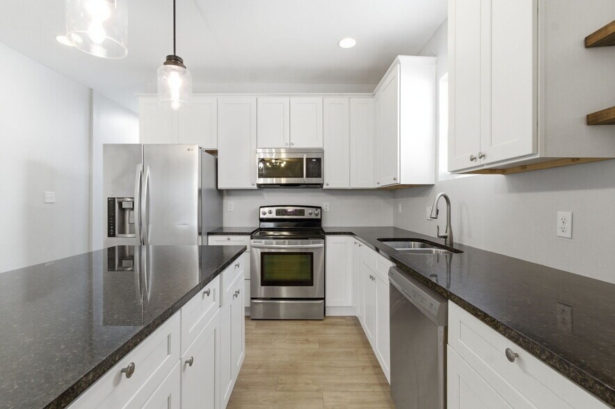 Building Photo - 1338 Barth Ave