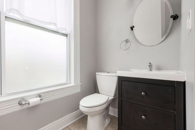 Building Photo - 1203 S Preston St