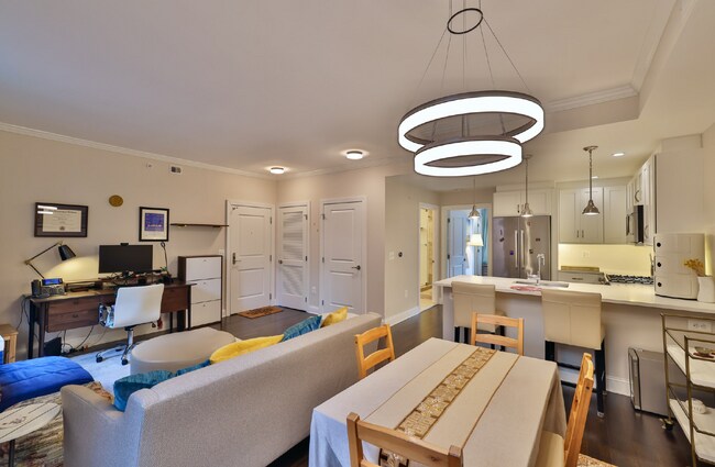 Building Photo - Pets Welcome!! Private Garage Parking Avai...