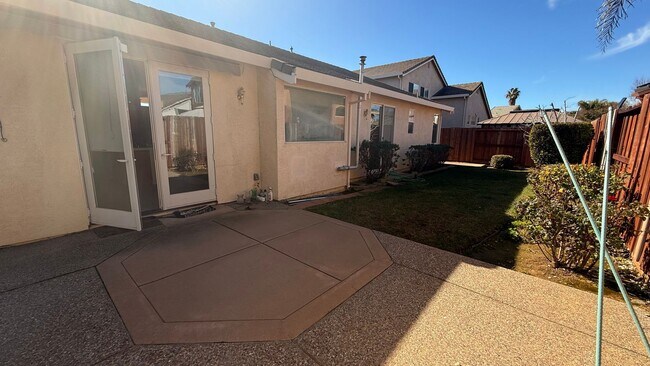 Building Photo - Charming 4 Bedroom 2 Bath Home in Antioch!