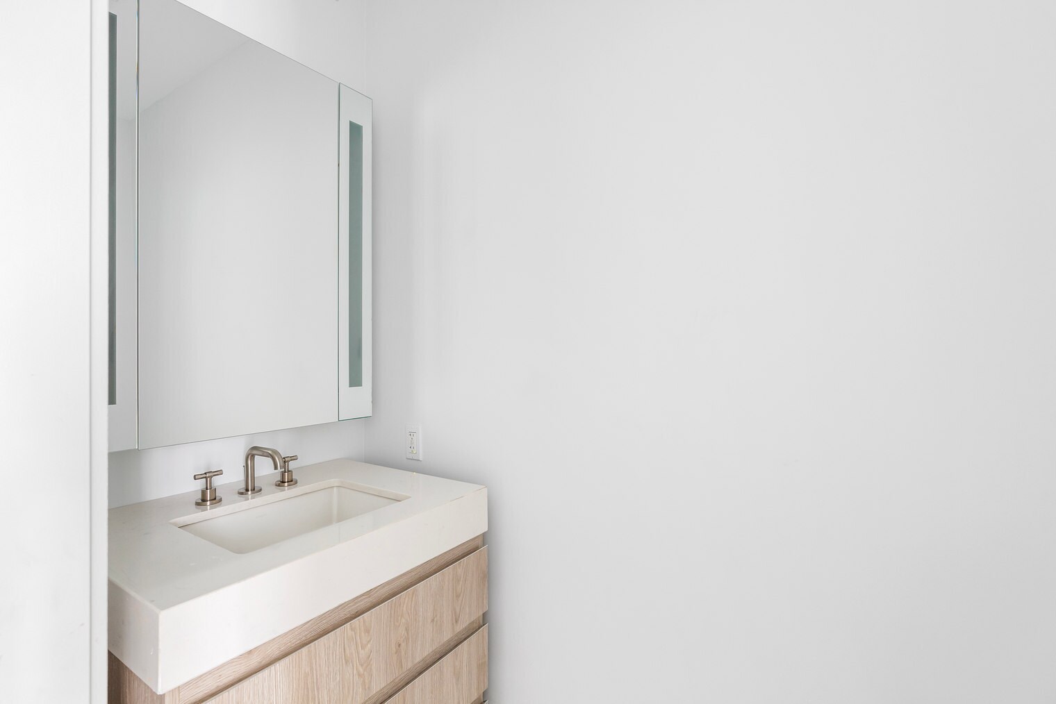 Building Photo - 200 E 23rd St