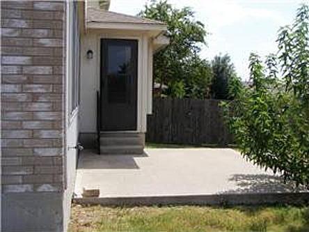 Building Photo - 15534 Sarah's Creek Dr