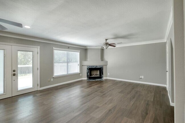 Building Photo - 2801 Adelen Ln