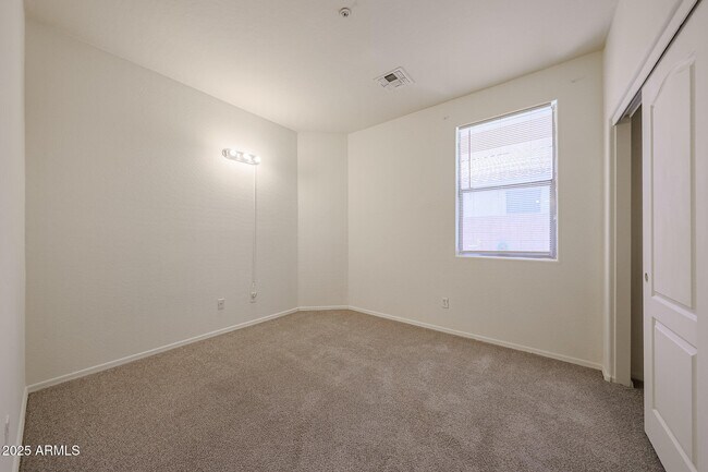 Building Photo - 16925 W Nottingham Way