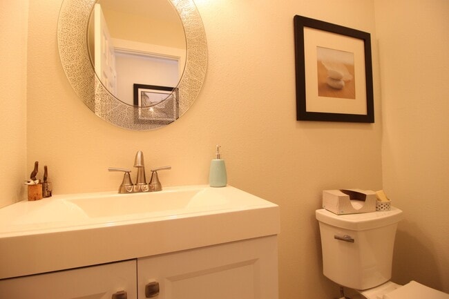 Building Photo - 4 Bed 2.5 Bath - Custom Upgrades - Small Dog - NAS Whidbey