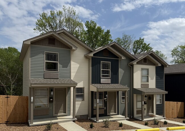 Building Photo - Newly Constructed 2/2 Townhouse in Batesvi...