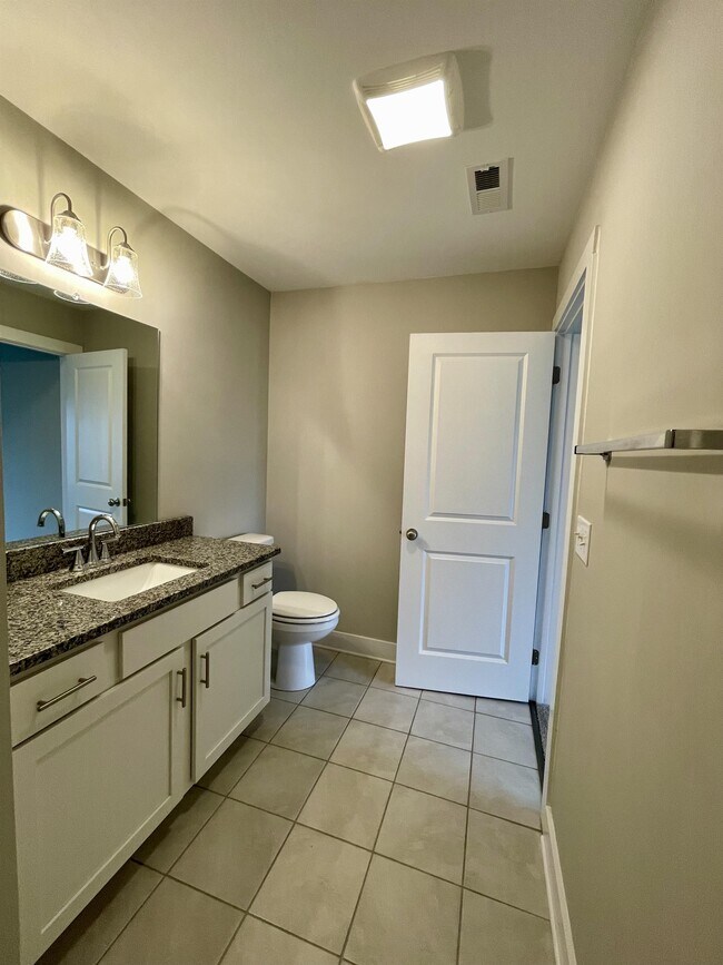 Building Photo - 93 Warwick Dr