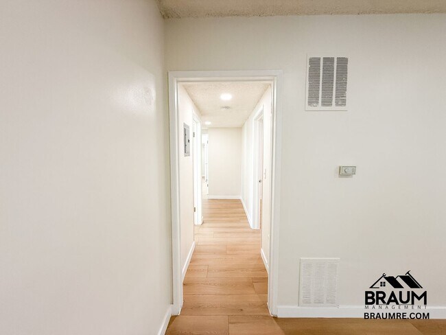 Building Photo - 13115 Oxnard St