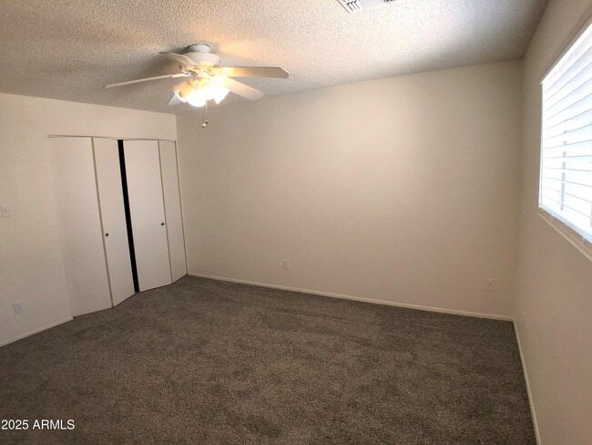 Building Photo - 208 E Balboa Dr