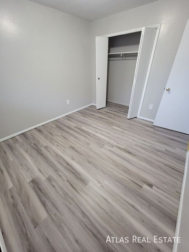 Building Photo - 2340 King St