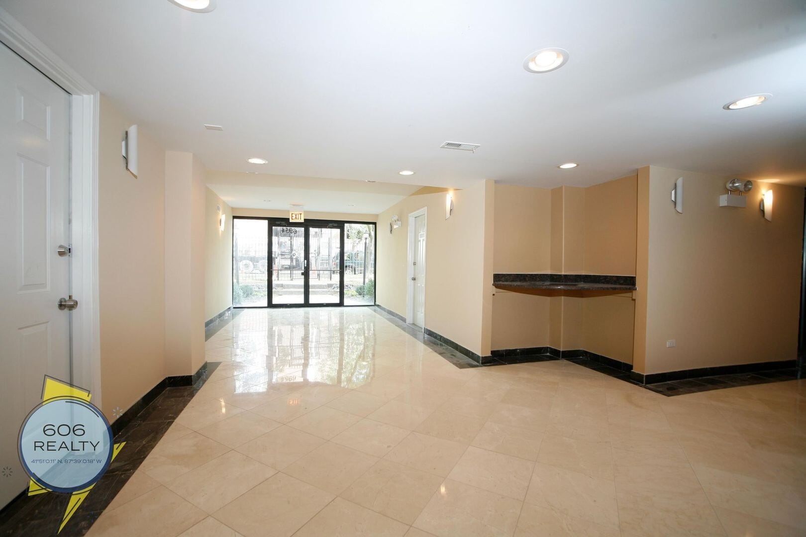 Building Photo - 6954 N Greenview Ave