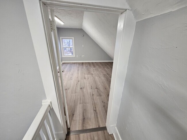 Building Photo - 1852 E 32nd St