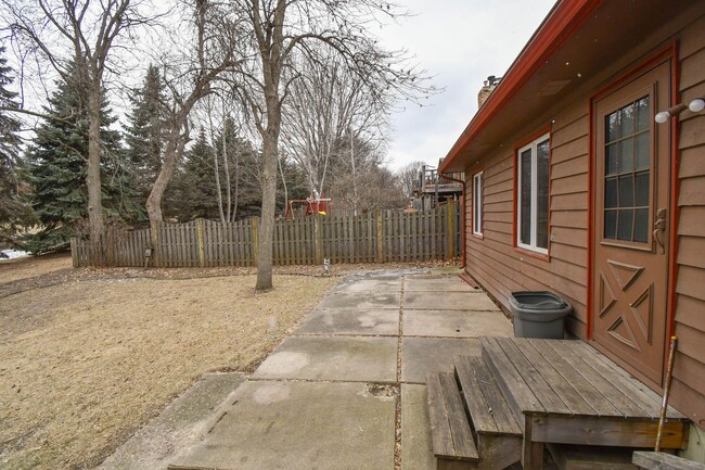 Building Photo - 3305 E 33rd St