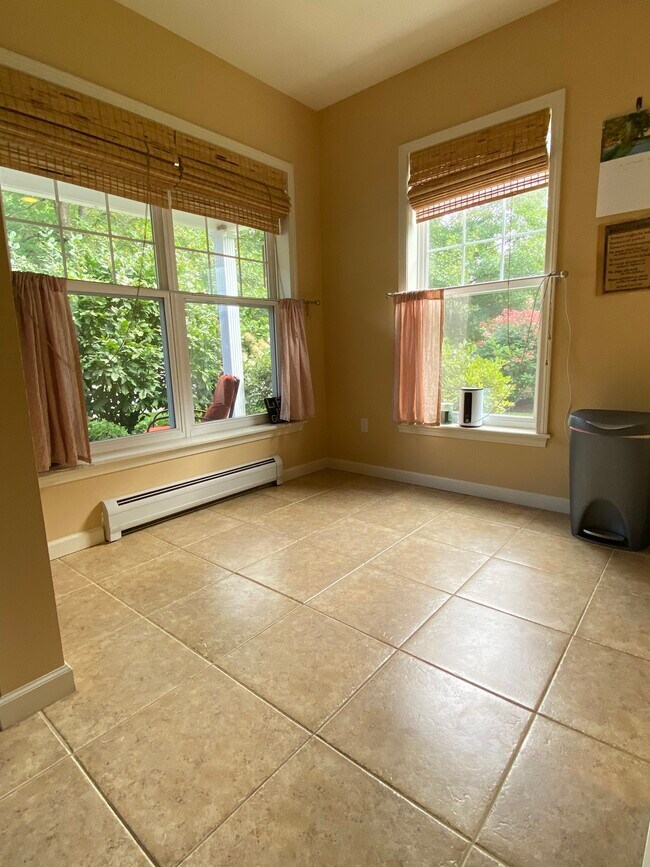 Building Photo - 7 Marion Ave