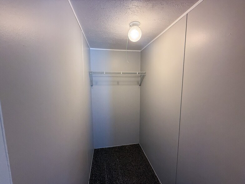 Building Photo - 120 Parma Ct