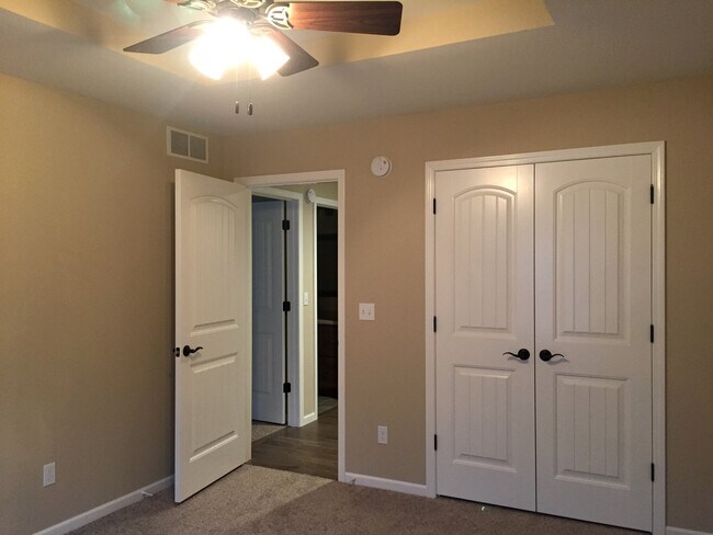 Building Photo - 4Bed/3Bath, House, Quiet Subdivision!