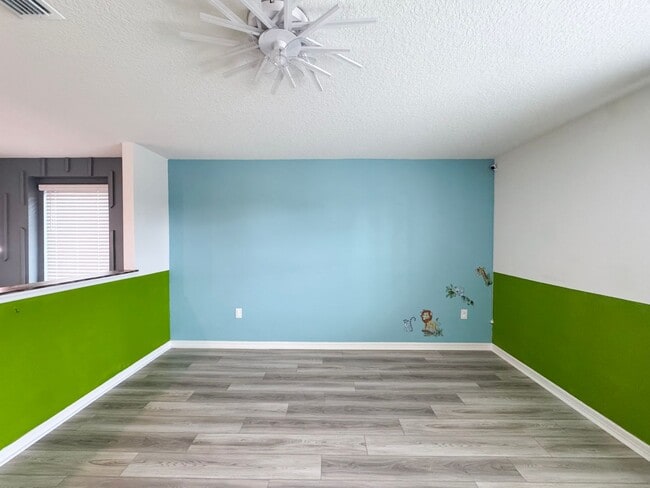 Building Photo - Beautiful 3 bedroom/2.5 bath in NEW Winter...