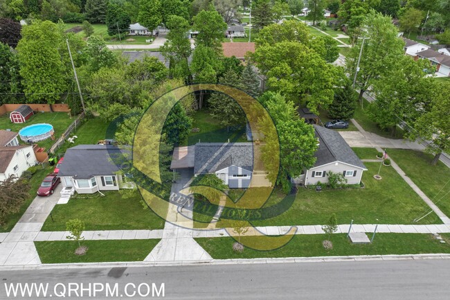 Building Photo - Available Now in Fenton!!!
