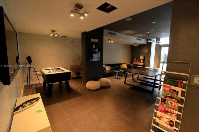 Building Photo - 2100 Park Ave