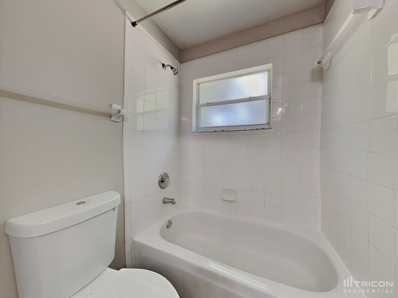 Building Photo - 545 Randon Terrace