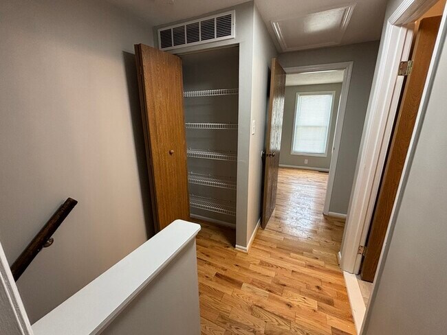 Building Photo - 3 bedrooms 3 bathrooms