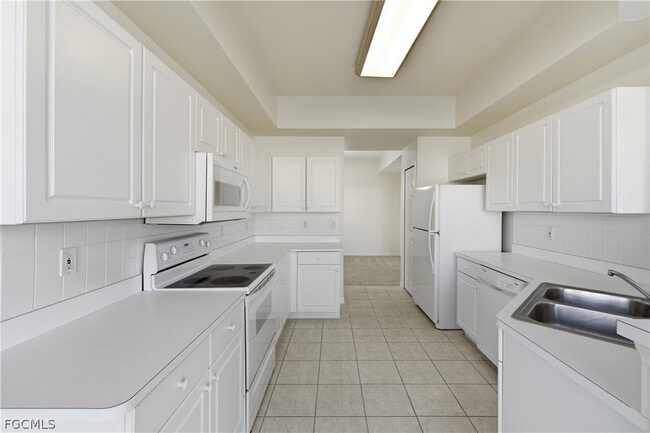 Building Photo - 15190 Royal Windsor Ln