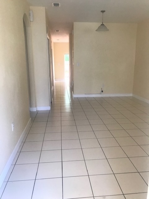 Building Photo - 1677 SE 27th Ct