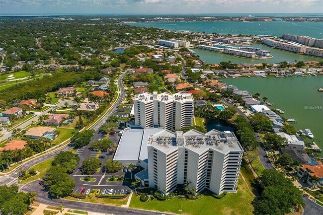 Primary Photo - 5950 Pelican Bay Plaza S