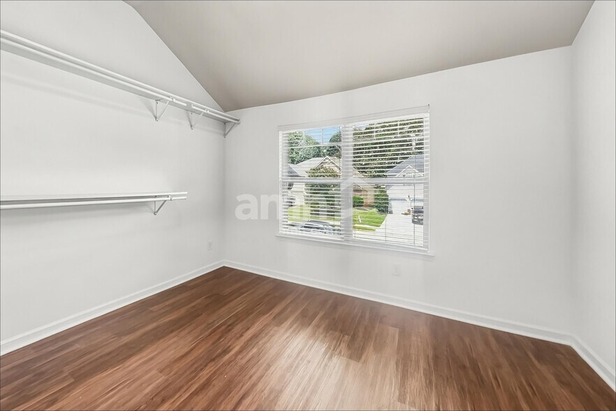 Building Photo - 272 Oak Branch Dr