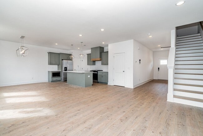 Building Photo - 728 Caraway Ln