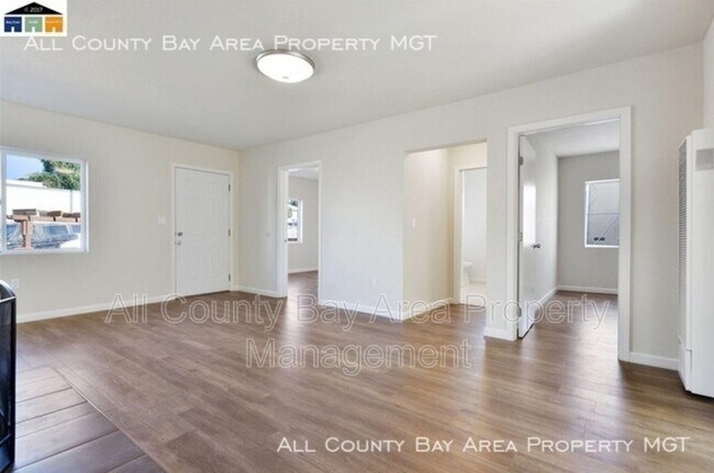 Building Photo - 2462 Taylor Ave