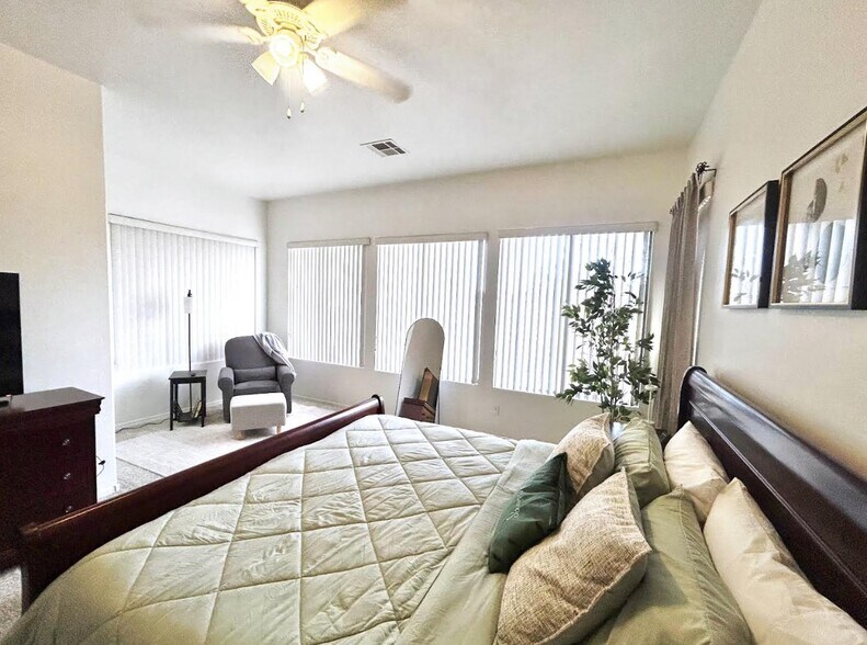 Building Photo - 719 S Longmore St