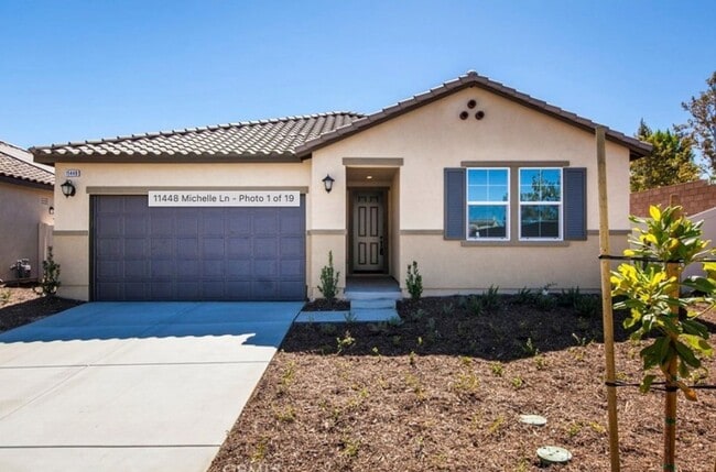 Primary Photo - Great house with Tons of amenities at your...