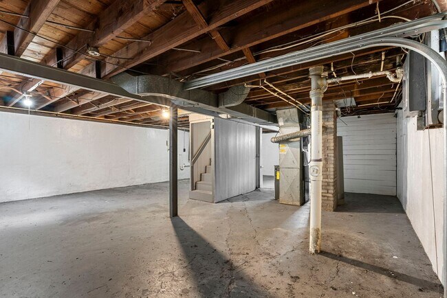 Building Photo - Charming Updated 2 Bed, 1 Bath Ranch – A H...