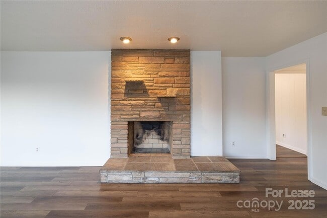 Building Photo - 44261 US-52