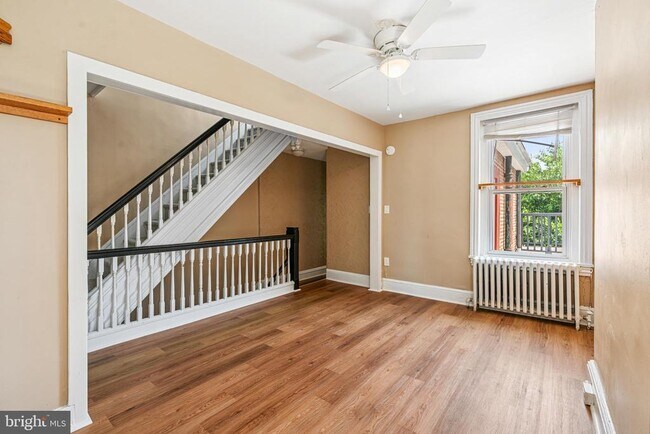 Building Photo - 206 Ripka St