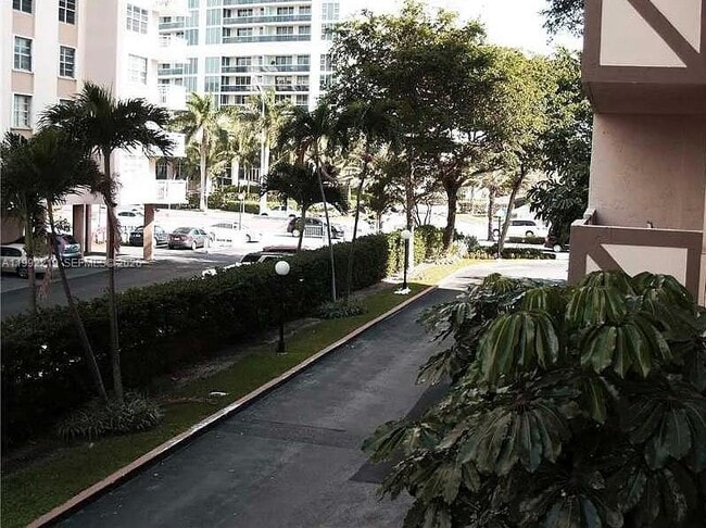 Building Photo - 1865 S Ocean Dr