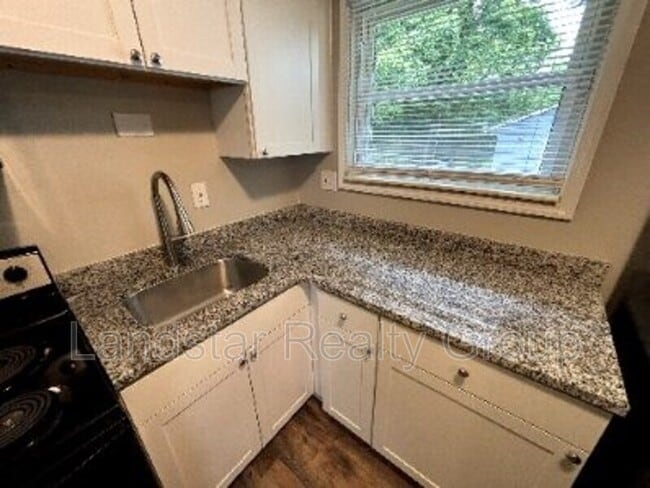 Building Photo - 9816 Titan Dr