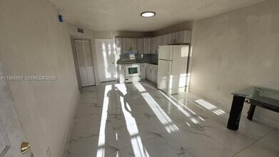 Building Photo - 208 Avondale Dr