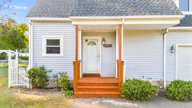 Building Photo - 670 Middletown Ave