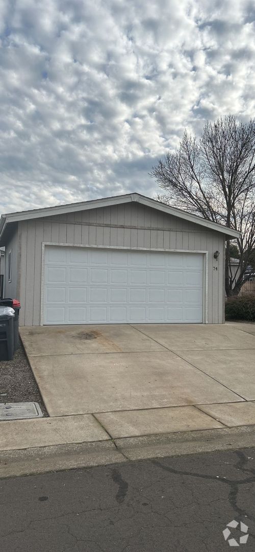 Building Photo - 3 Bedroom 2 Bath House