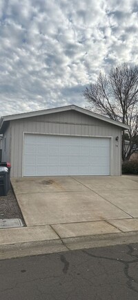 Building Photo - 3 Bedroom 2 Bath House