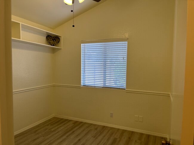 Building Photo - 1200 W Boxelder Cir